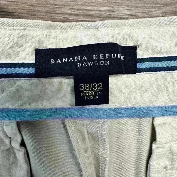 Banana Republic Chinos - cream men’s pants - Picture 2 of 4